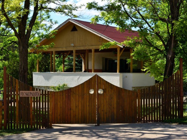 Fecskepalota, Vértes hegység